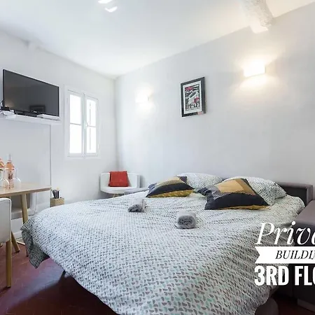 Private Building, 4 Apts, Unique At - Old Town Apartmán *