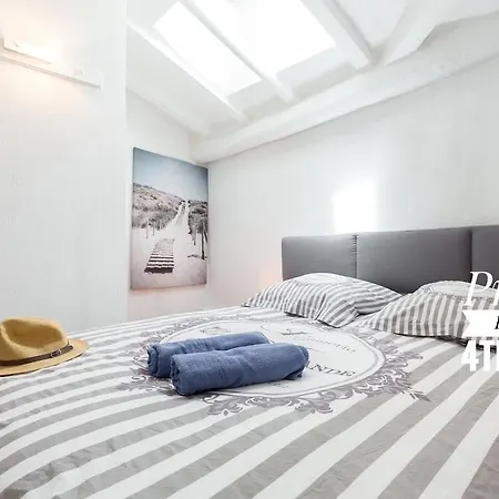 Private Building, 4 Apts, Unique At - Old Town Apartamento